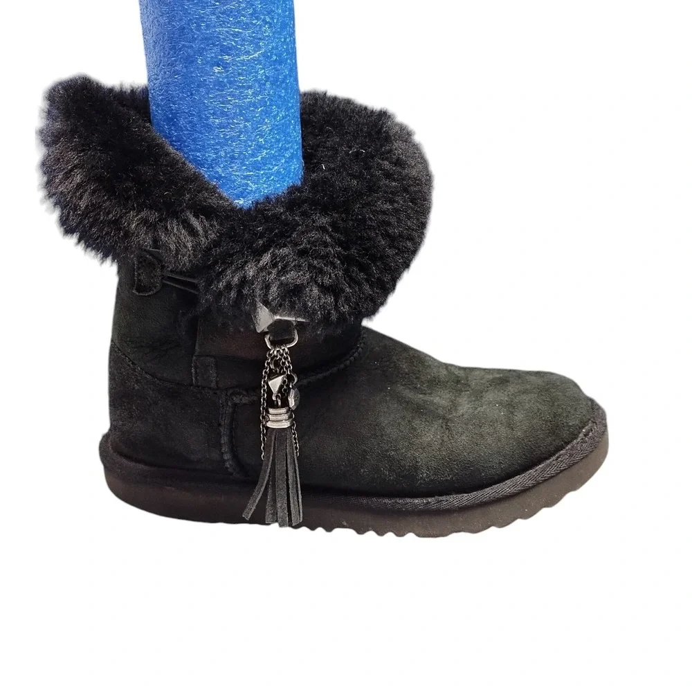 UGG Classic Tassle Charm Winter Ankle Boots Girls Size 4‎ Black Leather Faux Fur
